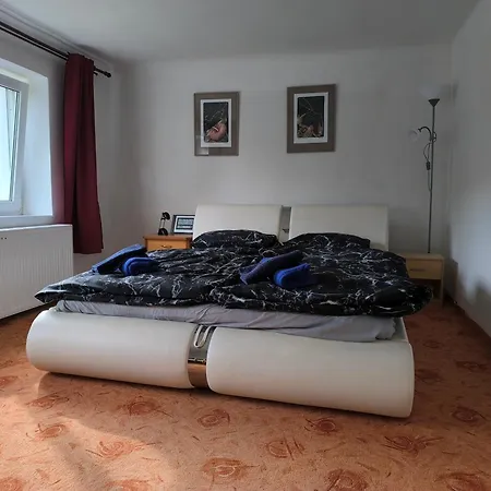 Soukromy V Rodinnem Dome S Kuchyni A Koupelnou, Ceny Vcetne Vsech Poplatku Lejlighed *